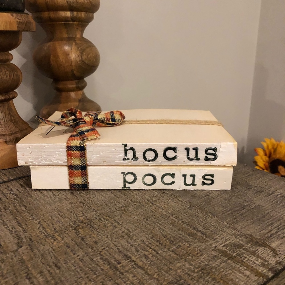 “Hocus Pocus” Halloween home decor